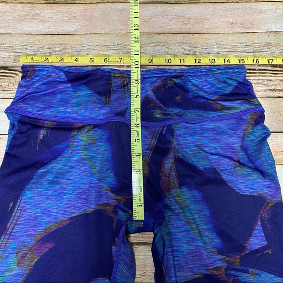 90 Degrees by Reflex Space Dye Reversible Capri Leggings - Picture 3 of 8